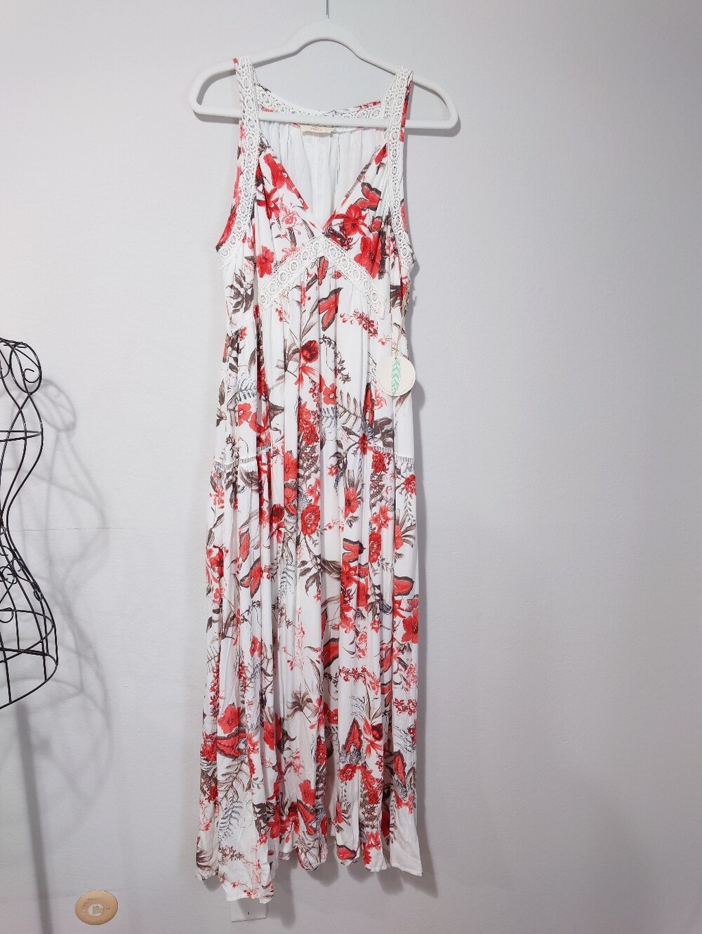 Hummingbird Floral Maxi Dress White Red Lace Trim Sleeveless Size M NWT
